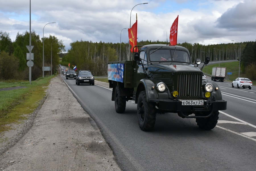 В канун Дня Победы в Козловском муниципальном округе прошёл автопробег «Козловка - мемориал «Строителям безмолвных рубежей»