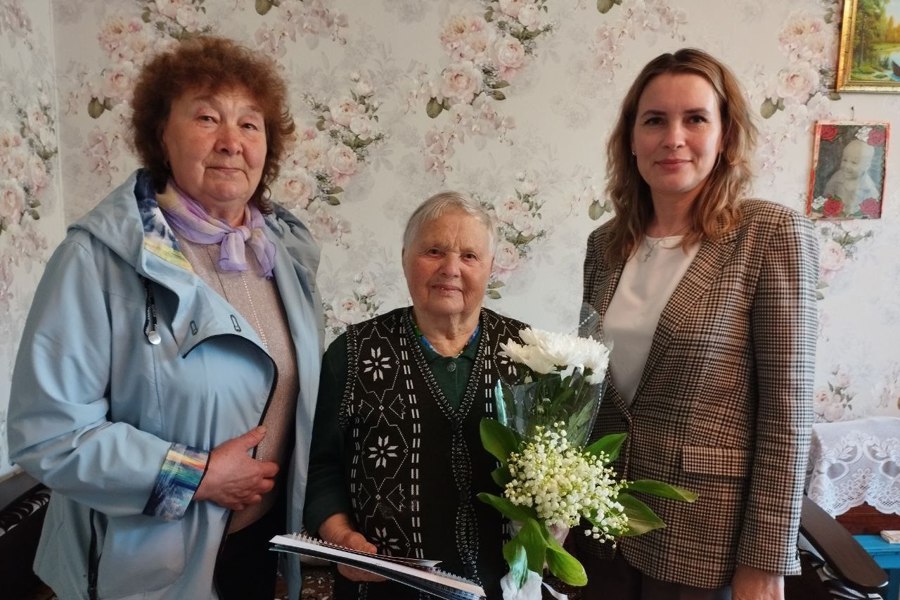 Сегодня 90 - летний юбилей празднует ветеран труда Зинаида Фёдоровна Лапина