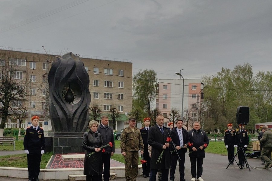 Памятное мероприятие у памятника ликвидаторам аварии на Чернобыльской АЭС