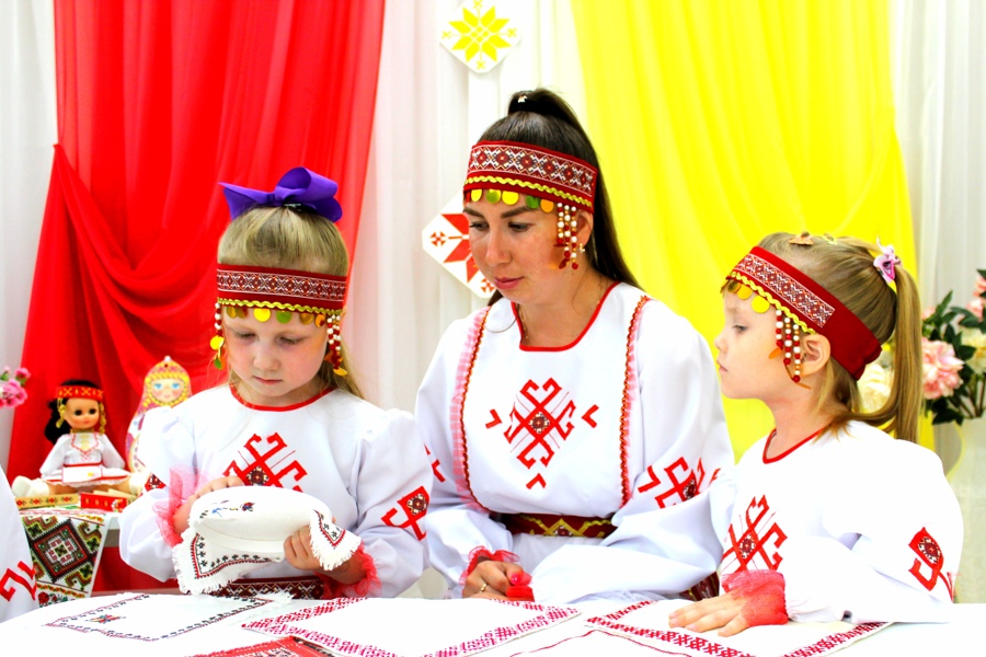 Поздравление руководства города Алатыря с Днем государственных символов Чувашской Республики!