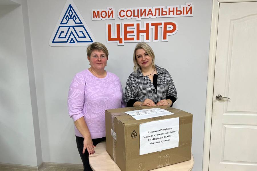 Посылка со сладостями отправляется детям Донбасса