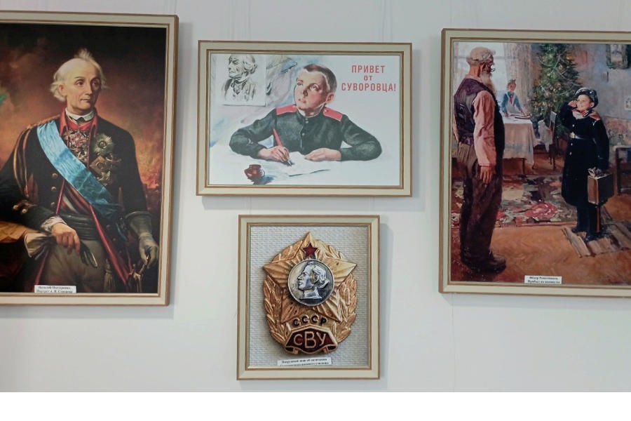 История присоединения Крыма к России в картинах