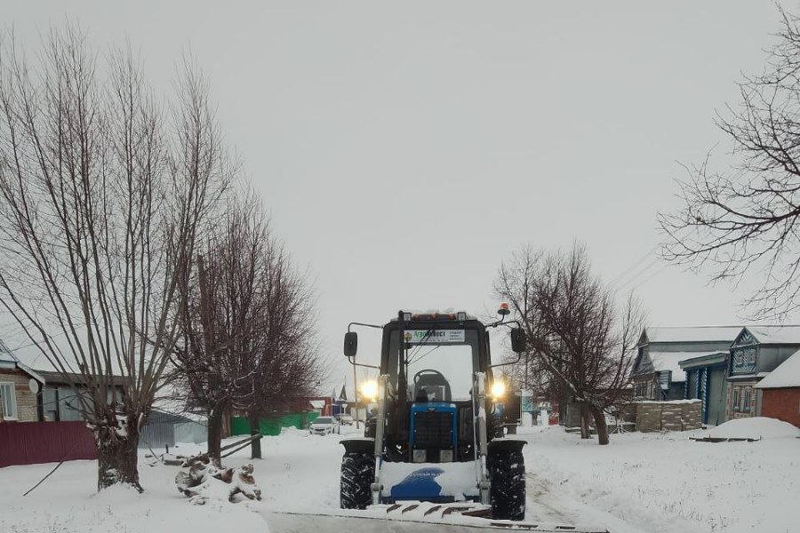 Дорожные службы Батыревского муниципального  округа вышли на уборку  снега
