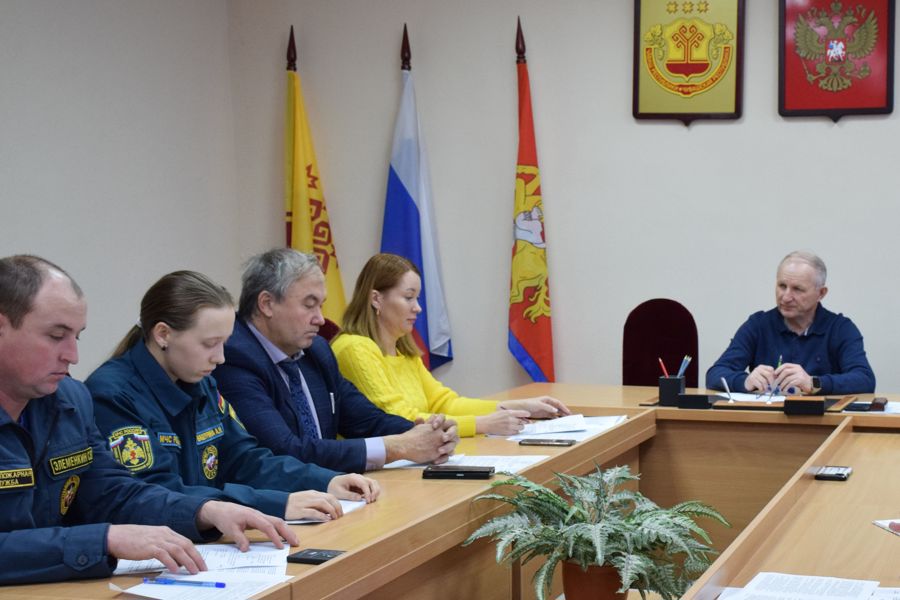 Безопасность во время новогодних праздников: профилактика пожаров и чрезвычайных ситуаций