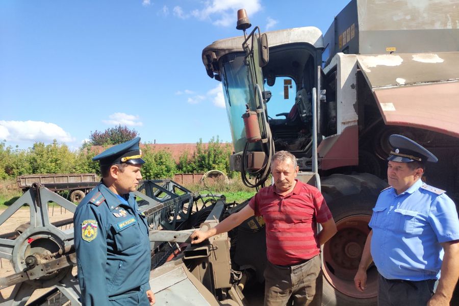 Берегите себя, свою технику и свой урожай!