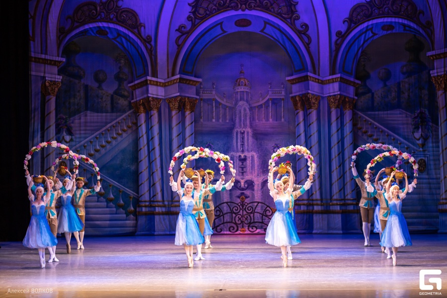 В Чебоксарах в честь 205-летия со дня рождения Мариуса Петипа состоялся концерт с участием звёзд российского балета