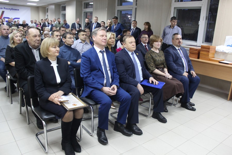 Евгений Кадышев поздравил работников энергетической отрасли с профессиональным праздником