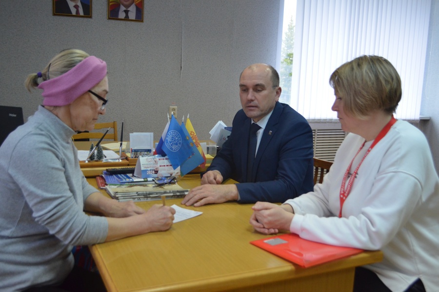 Глава Мариинско-Посадского округа Владимир Петров провел прием граждан