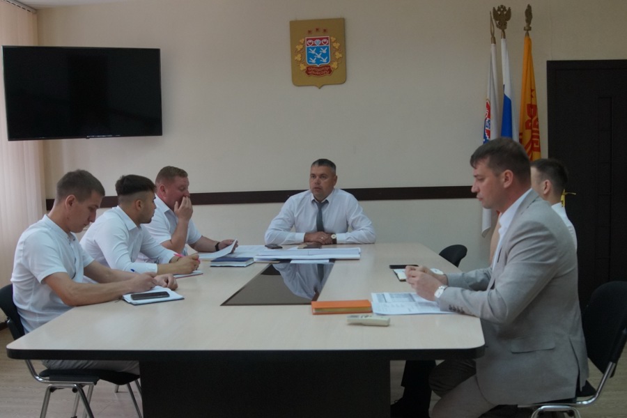 В администрации Ленинского района проведено еженедельное совещание с руководителями управляющих компаний