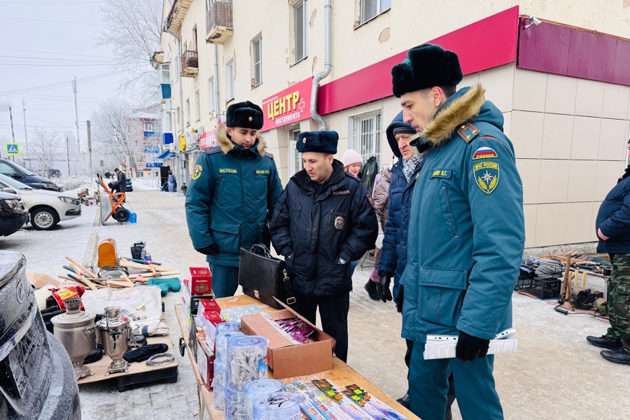 В Канаше прошел очередной рейд, нацеленный на выявление случаев незаконной торговли праздничной пиротехникой