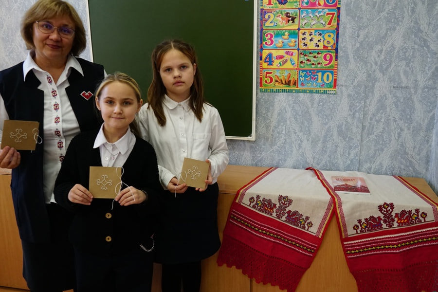 День чувашской вышивки: чебоксарцы стали участниками мастер-класса «Веков связующая нить»