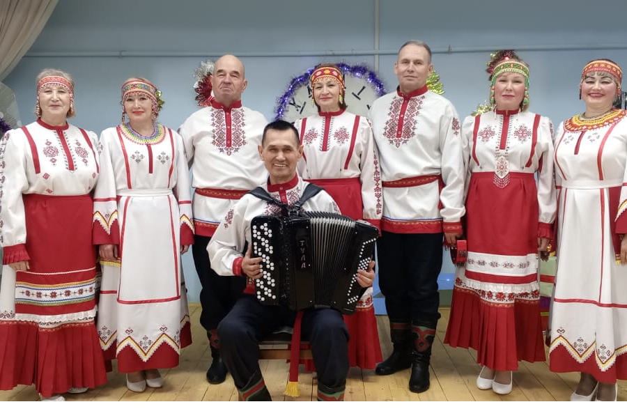 Фольклорный ансамбль «Йепрес ен» удачно выступил на сцене Нижнеабакасинского СДК