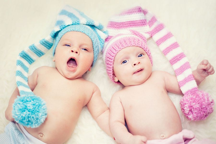 Малыши София и Макар стали первыми новорожденными 2024 года