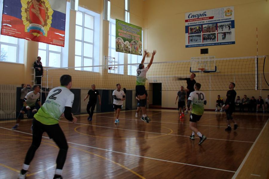 Набирает обороты «Кубок четырех» среди сильнейших команд Моргаушского округа  по волейболу