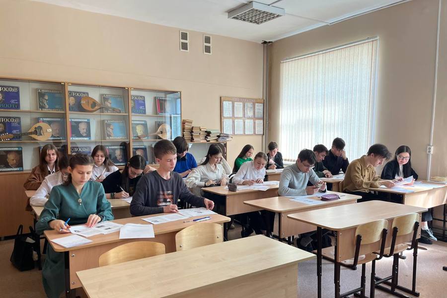 В Чебоксарском музыкальном училище студенты приняли участие в «Диктанте Победы»