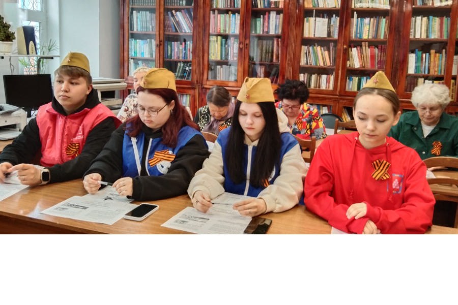 Диктант Победы собрал сегодня в Ядринской центральной библиотеке  любителей истории