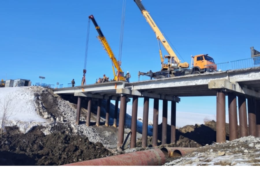По дорожному нацпроекту продолжается ремонт моста через р. Сорма в Аликовском округе