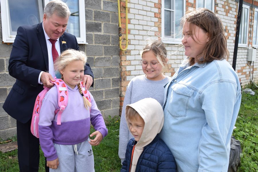 Всероссийская акция «Собери ребенка в школу» продолжается