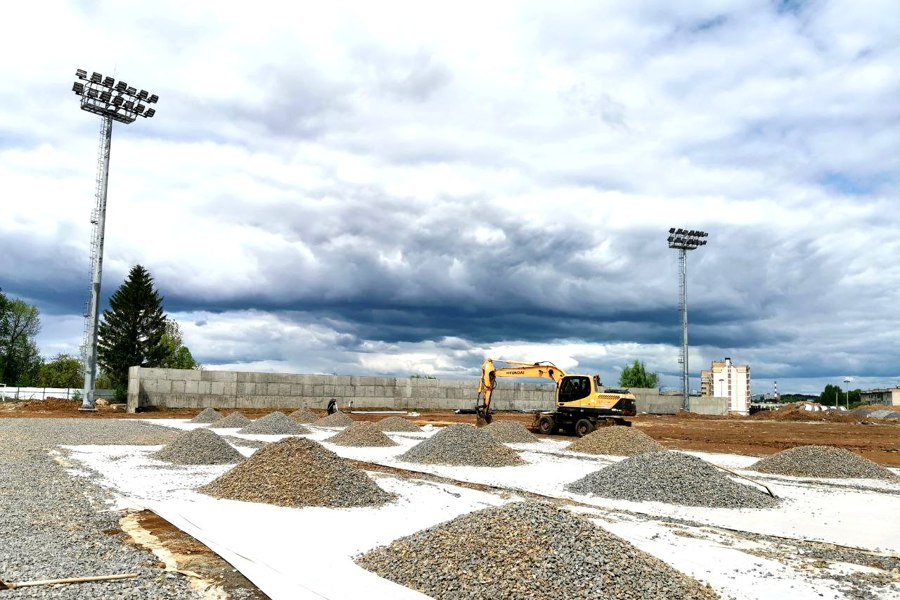 Реконструкция стадиона «Волга»: идет подготовка основания футбольного поля