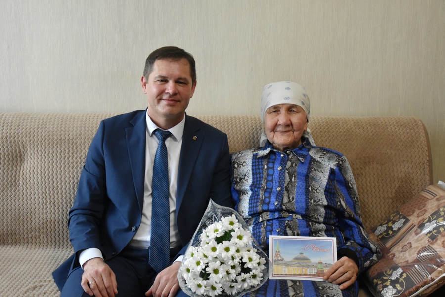 В сегодняшний весенний день 95-летний юбилей отмечает жительница деревни Солдыбаево Зоя Алексеевна Сергеева