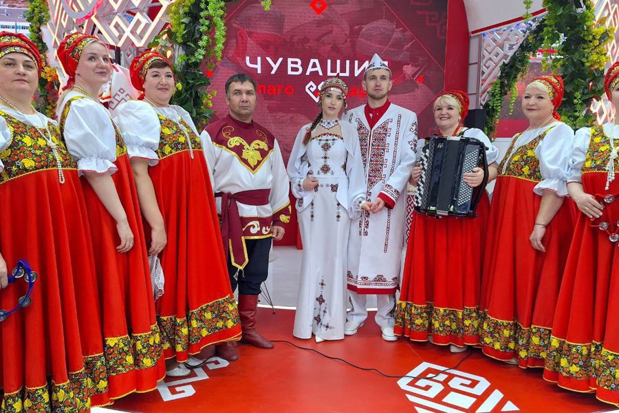 На Международной выставке-форуме «Россия» на экспозиции города Алатыря сыграли свадьбу согласно чувашским традициям