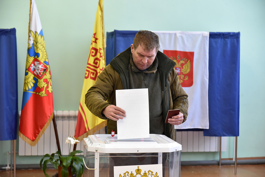 В участковых избирательных комиссиях Ибресинского округа проходит голосование