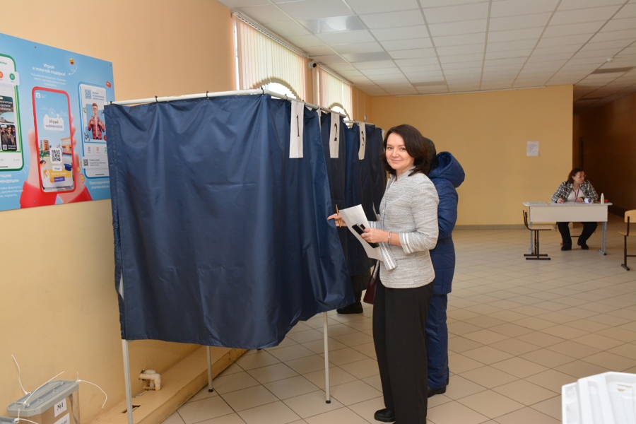 Глава Вурнарского округа Надежда Никандрова отдала свой голос на выборах Президента России