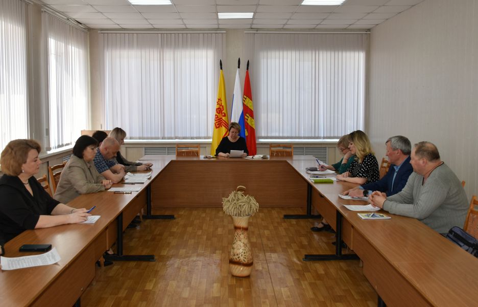 В Алатырском муниципальном округе прошло заседание трёхсторонней комиссии по регулированию социально‑трудовых отношений