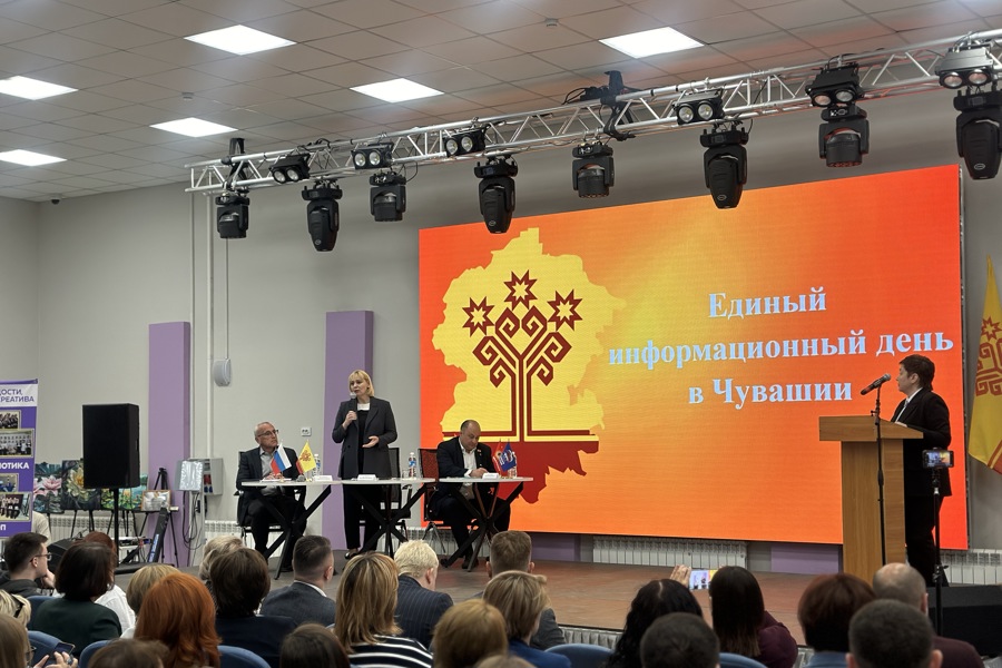 Единый информдень в Чувашии: поддержка семей, безопасность на воде, образование и «Пушкинская карта»
