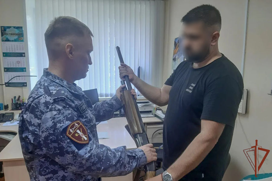 В УПРАВЛЕНИИ РОСГВАРДИИ ПО ЧУВАШСКОЙ РЕСПУБЛИКЕ СОСТОЯЛАСЬ ПЕРЕДАЧА ПАРТИИ ОХОТНИЧЬЕГО ОРУЖИЯ В ЗОНУ СВО