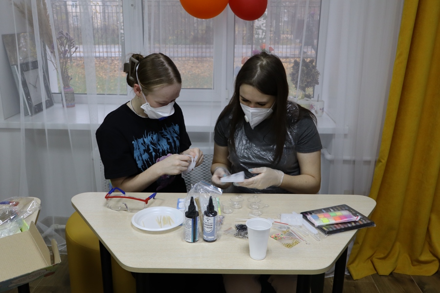 «Семейная мастерская: секреты эпоксидной смолы»