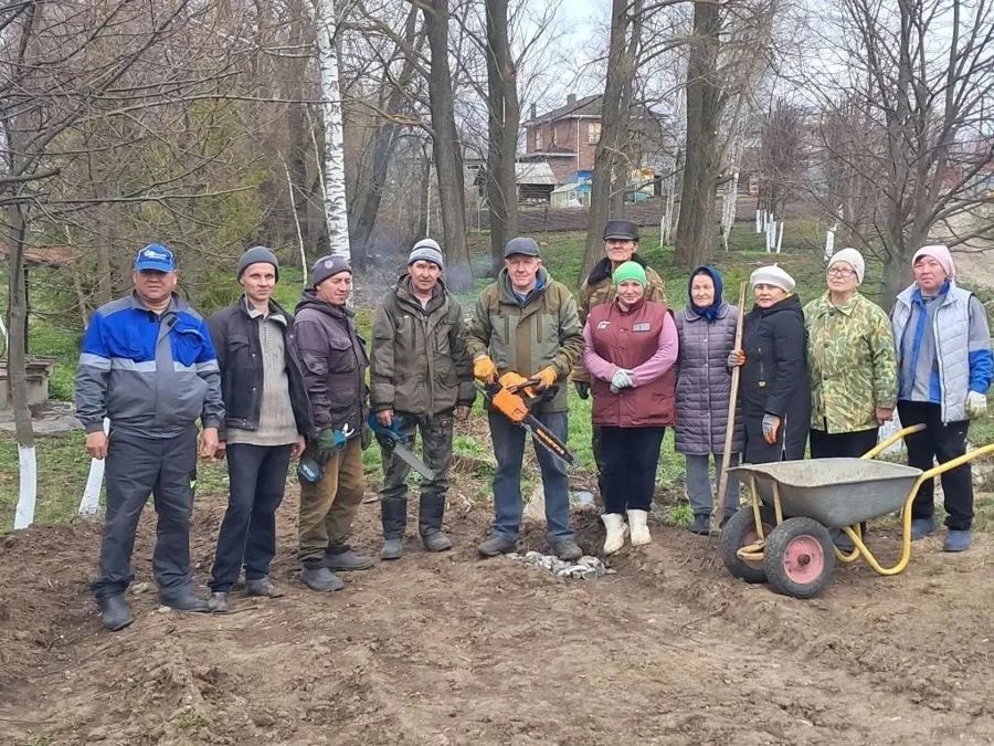 Жители улицы Канашской в селе Яншихово-Норваши провели весенний субботник на Аллее Победы