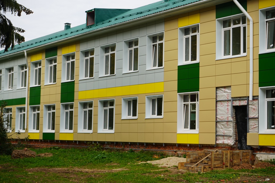 Продолжается капитальный ремонт Эльбарусовской школы