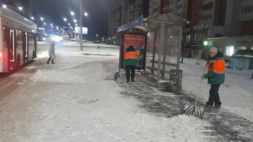 Круглосуточная работа: город под снегом и в режиме усиленной уборки