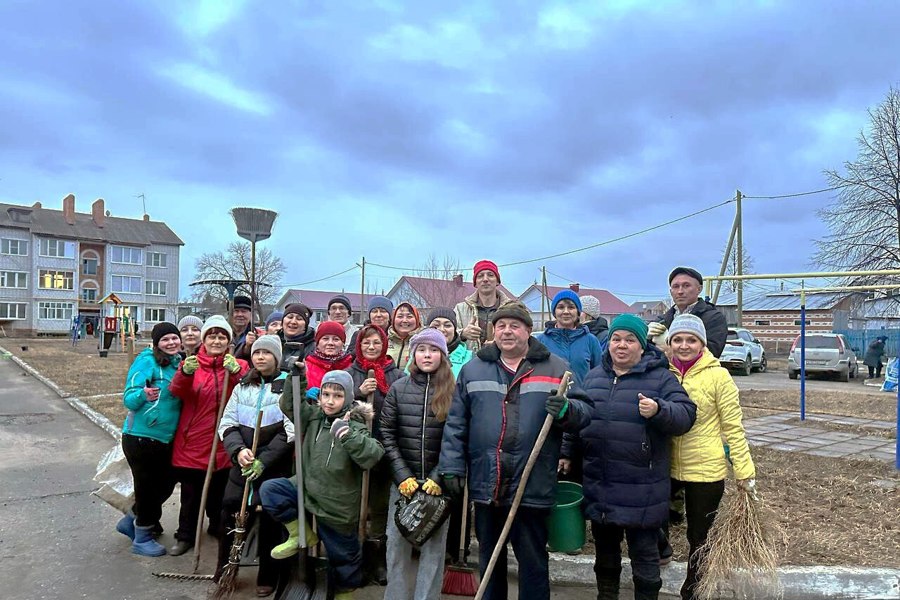 Жители домов 20-22 по улице Кооперативная с. Янтиково – активные участники акции весеннего благоустройства территорий