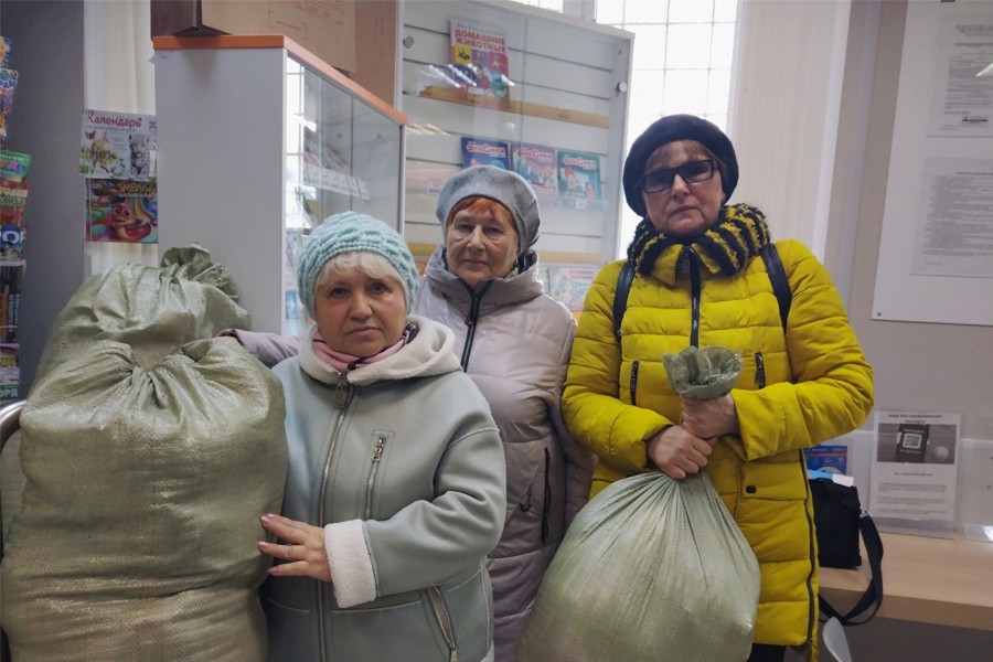 «Серебряные» волонтеры собрали очередную партию посылок для бойцов