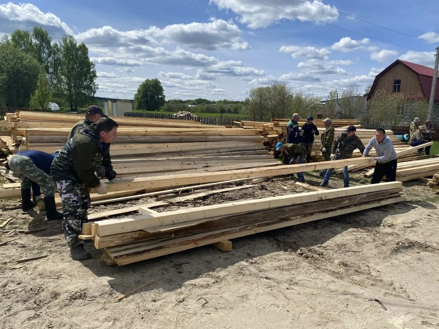 Жители села Новые Айбеси продолжают собирать гуманитарную помощь для наших ребят на фронте
