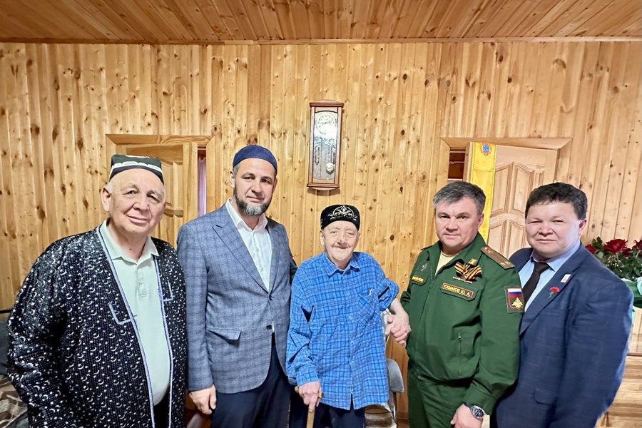 В гости к ветерану Великой Отечественной войны отправилась делегация Дома дружбы народов Чувашской Республики