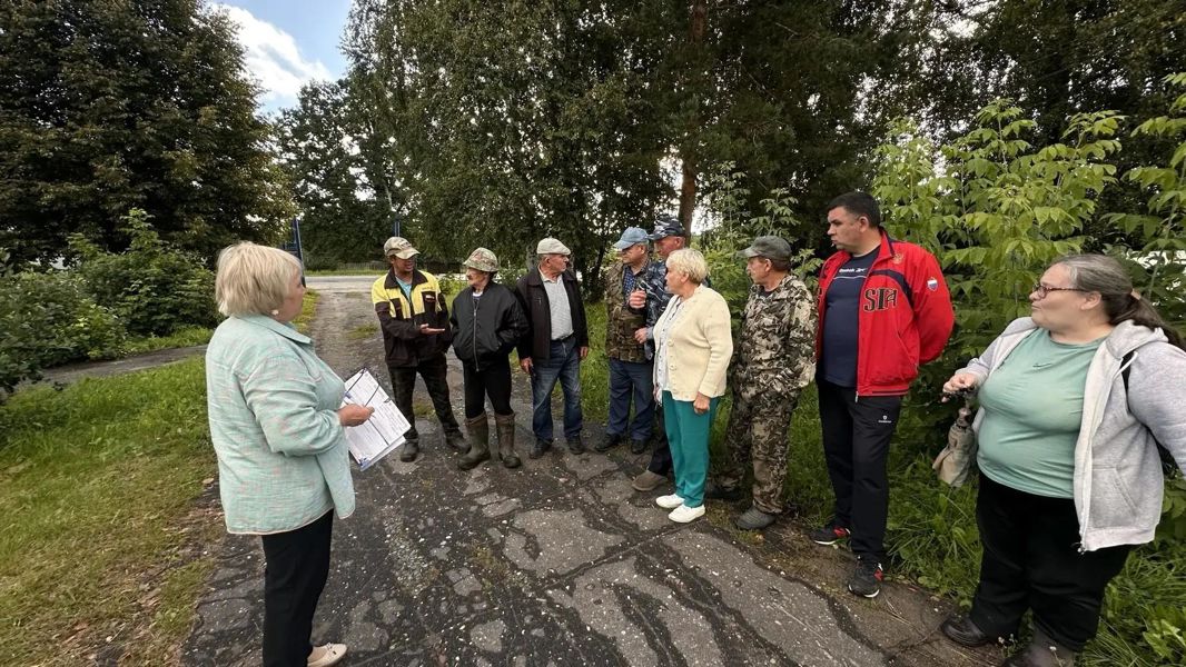 Сход граждан в посёлке Саланчик: обсудили очистку пожарного водоёма