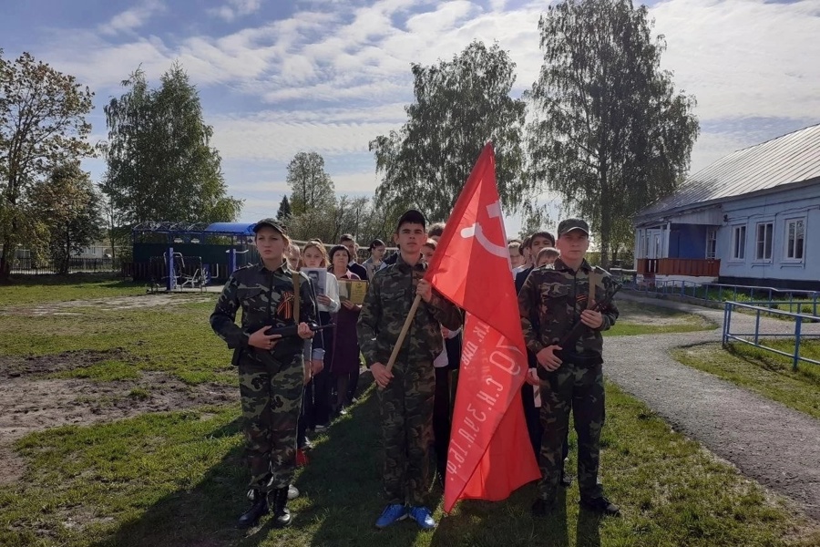 В Шумерлинской СОШ прошла патриотическая акция «Часовой у знамени Победы»