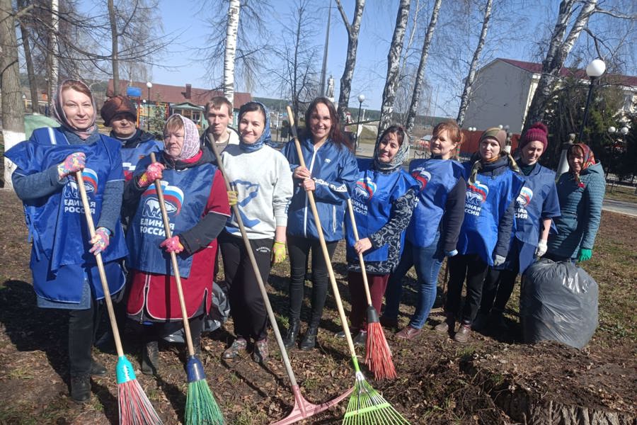 На субботник вышли активисты и члены женсовета