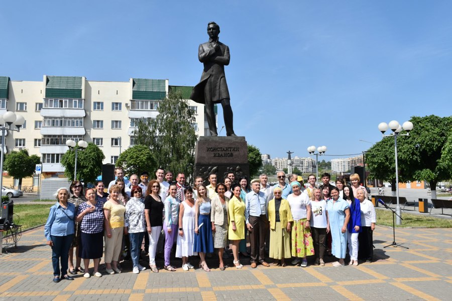 В Чебоксарах почтили память классика чувашской литературы Константина Иванова