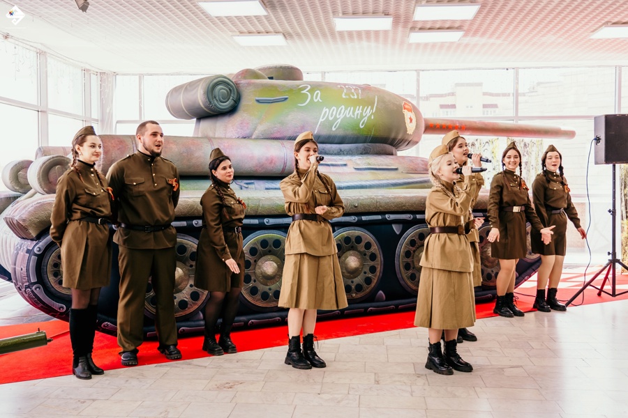 В преддверии Дня Победы ДК тракторостроителей принял работников концерна «Тракторные заводы»