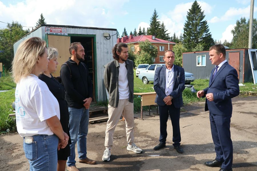 Владимир Глухов проинспектировал  ремонт школы пос. Опытный