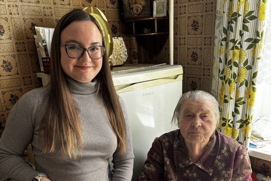 В Чебоксарах поздравили с 95-летием Зинаиду Жучкову