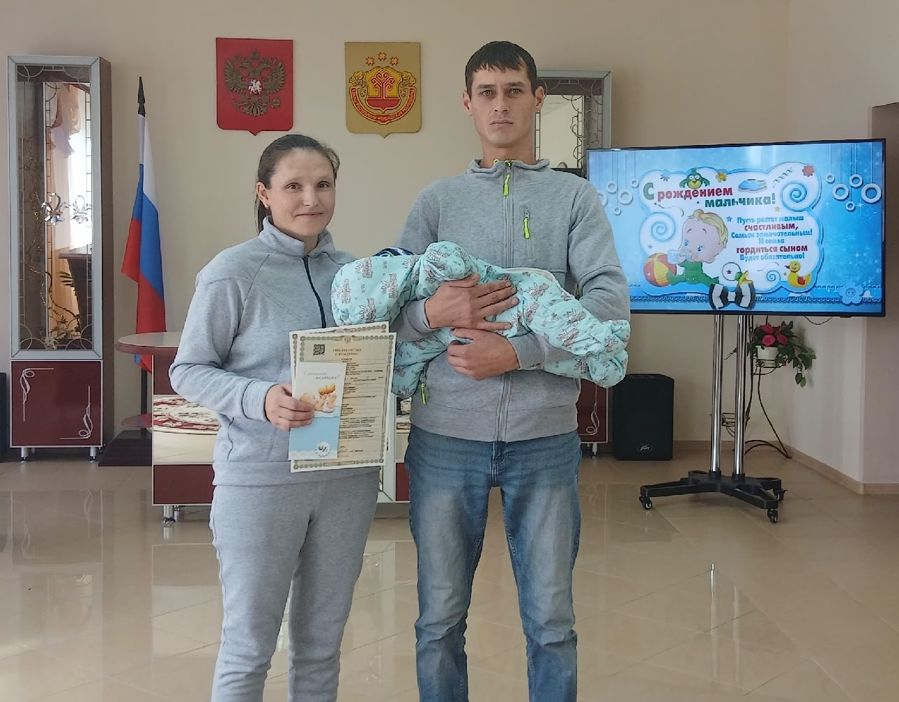 В Вурнарском муниципальном округе зарегистрирован 100-й новорожденный 2026 года