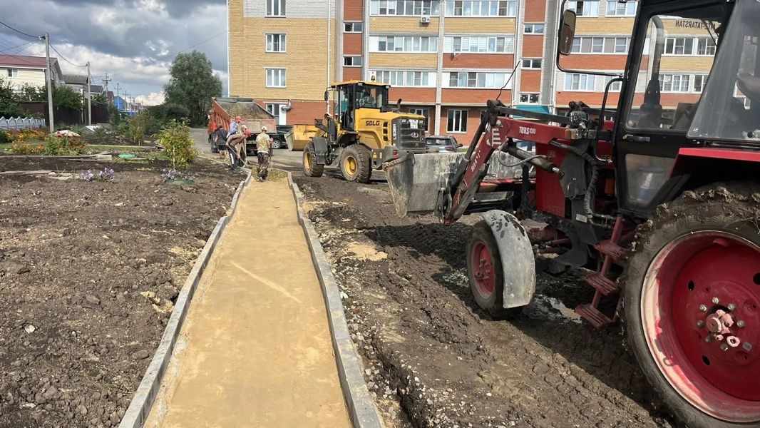 В Канаше продолжается благоустройство тротуаров