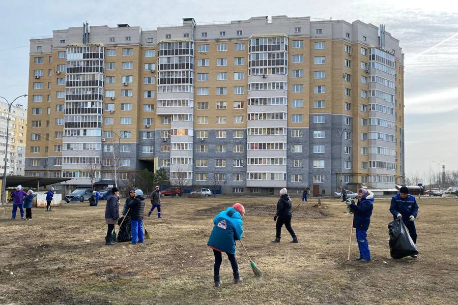 В Чебоксарах субботники прошли на 20-ти городских территориях
