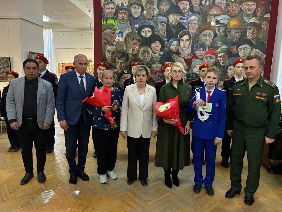 В Новочебоксарске передали Ордена Мужества семьям героев