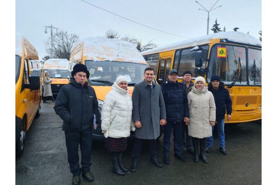 Школы Цивильского округа получили новые автобусы